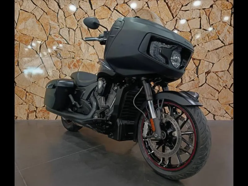 INDIAN Challenger 1768 Dark Horse
