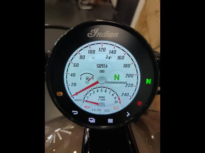 INDIAN Scout Bobber 1250 Limited + Tech