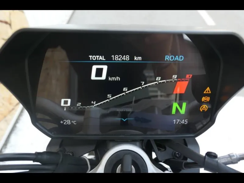 BMW 900 R A2 + Shifter