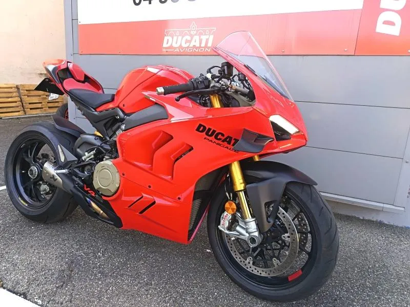 DUCATI Panigale V4 S 1ERE MAIN LIGNE AKRAPOVIC