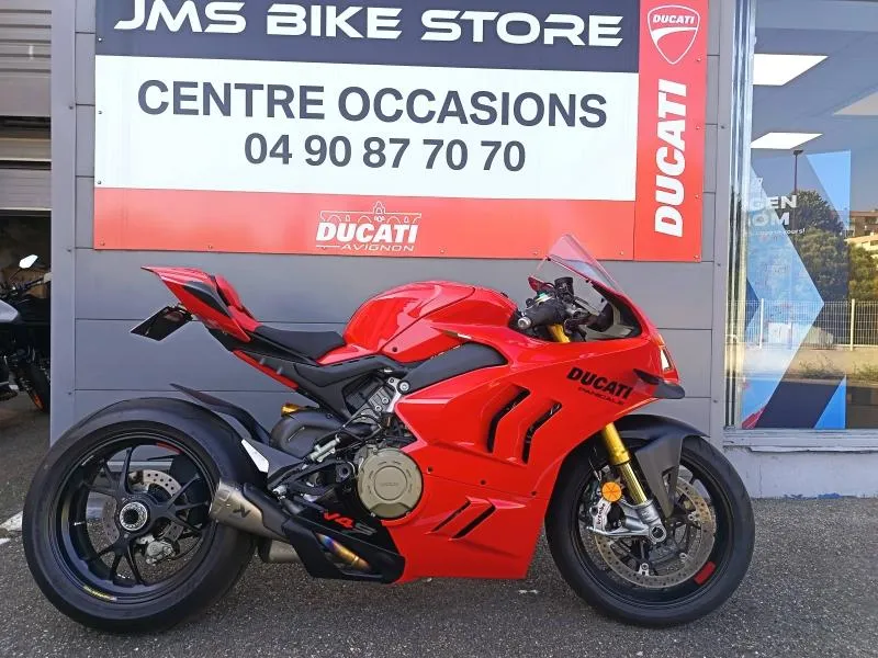 DUCATI Panigale V4 S 1ERE MAIN LIGNE AKRAPOVIC