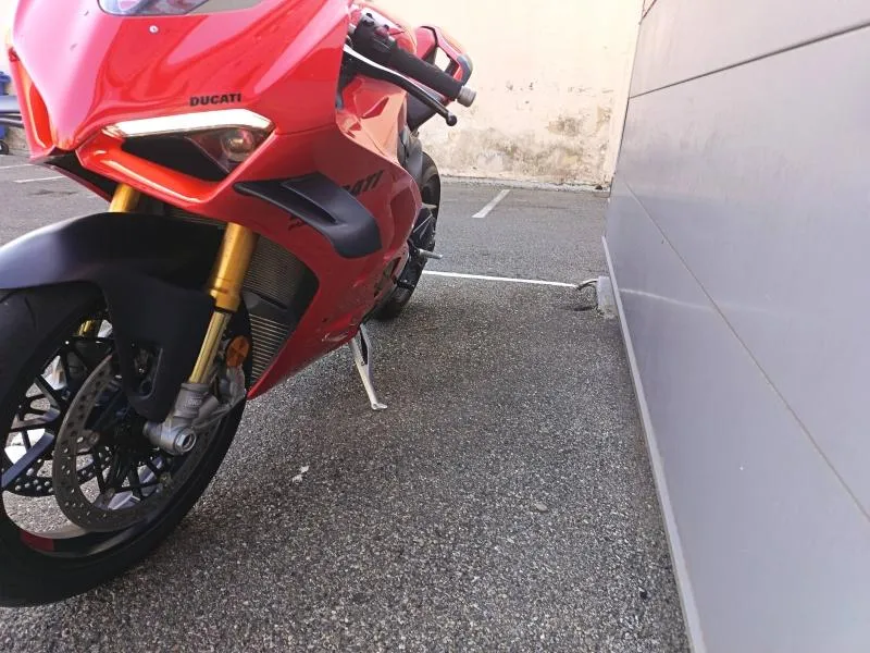 DUCATI Panigale V4 S 1ERE MAIN LIGNE AKRAPOVIC