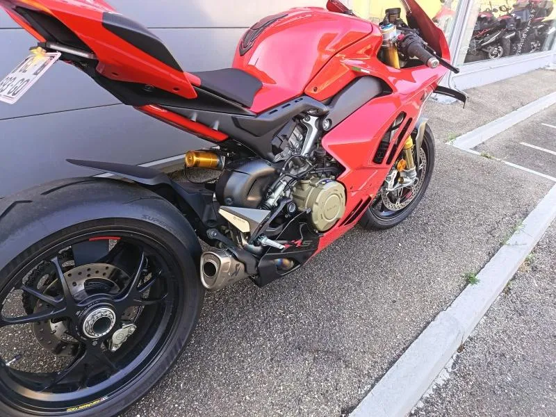 DUCATI Panigale V4 S 1ERE MAIN LIGNE AKRAPOVIC