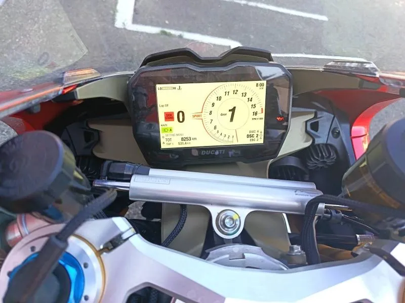 DUCATI Panigale V4 S 1ERE MAIN LIGNE AKRAPOVIC