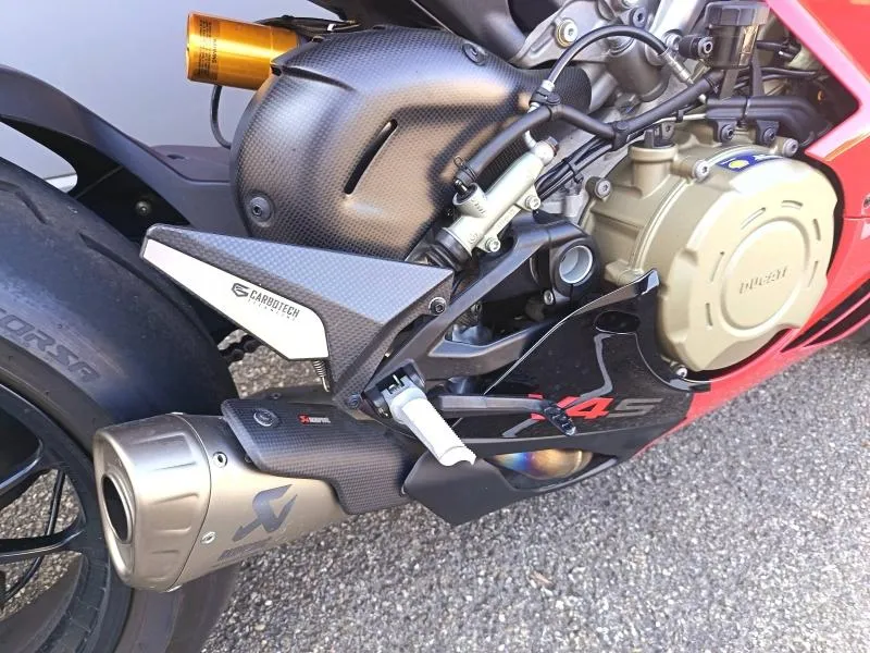 DUCATI Panigale V4 S 1ERE MAIN LIGNE AKRAPOVIC