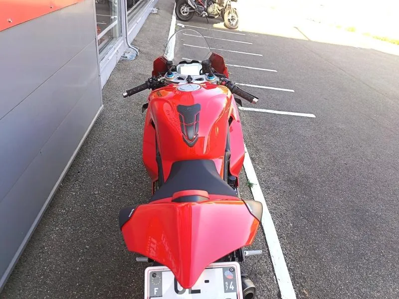 DUCATI Panigale V4 S 1ERE MAIN LIGNE AKRAPOVIC