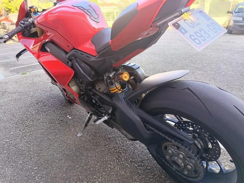 DUCATI Panigale V4 S 1ERE MAIN LIGNE AKRAPOVIC