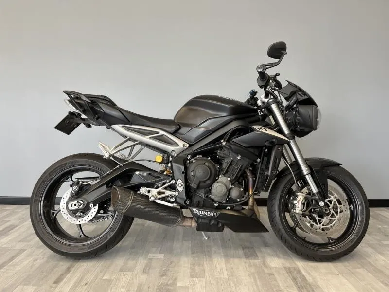 TRIUMPH TRIPLE 765 RS .