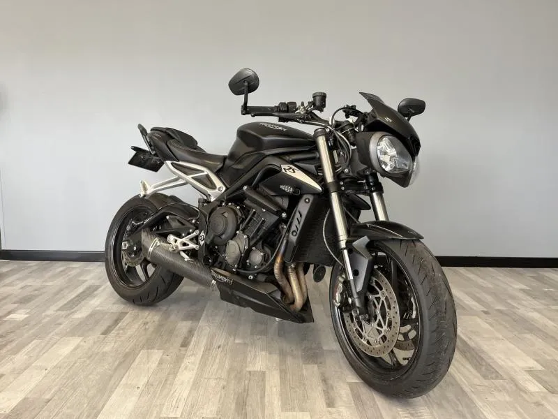 TRIUMPH TRIPLE 765 RS .