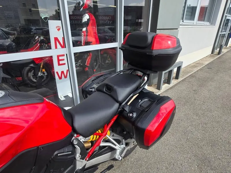 DUCATI V4 S Travel & Radar