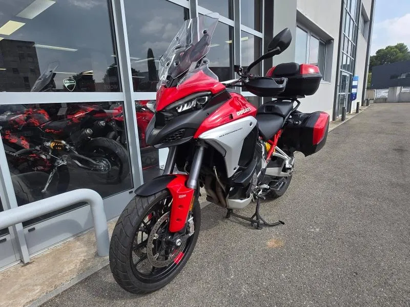 DUCATI V4 S Travel & Radar