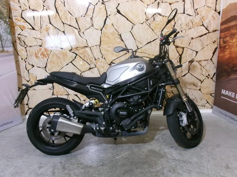 BENELLI Leoncino 800
