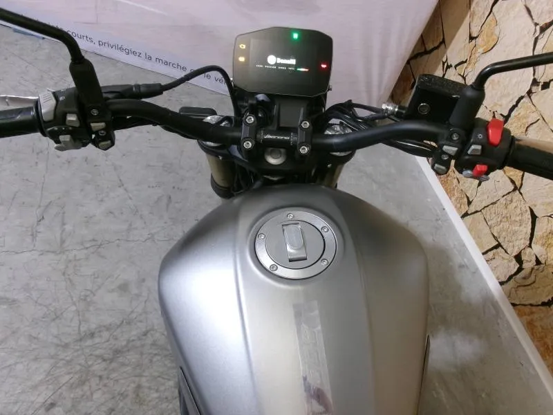 BENELLI Leoncino 800