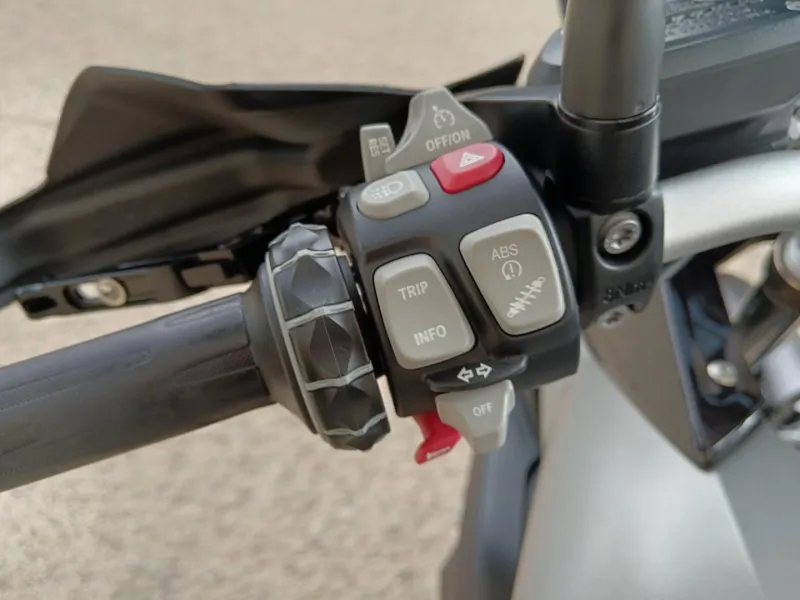 BMW 1200 GS AVEC VALISE