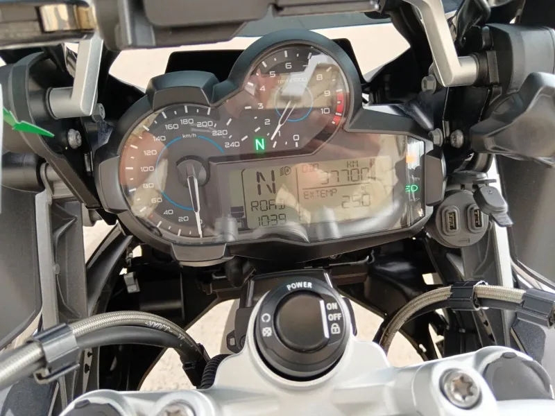 BMW 1200 GS AVEC VALISE