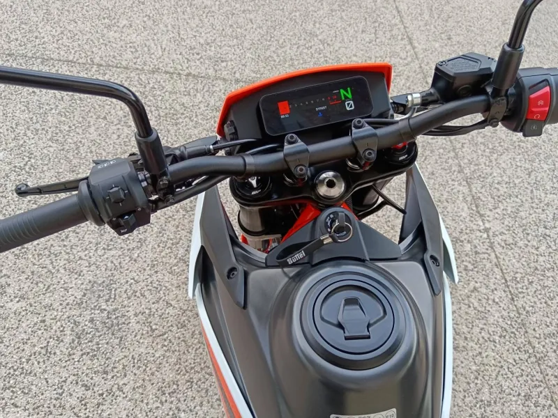 KTM 390 R  681km + Remus