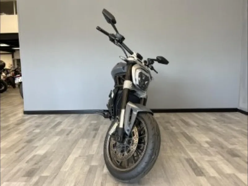 DUCATI 1200 Carbon ABS 2017
