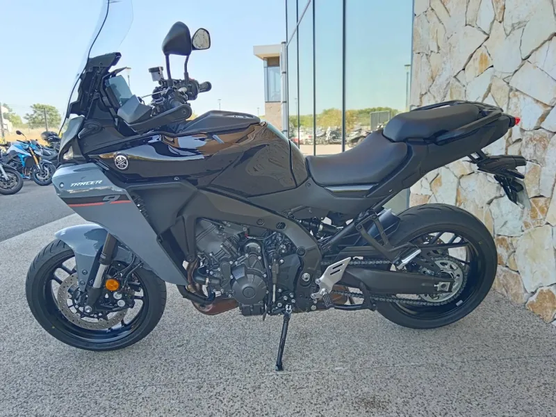 YAMAHA 9 900 2025