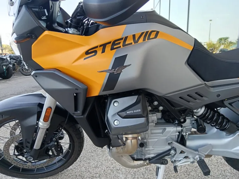 MOTO-GUZZI Stelvio 1000