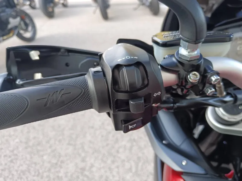 MV-AGUSTA 800 Lusso + valises