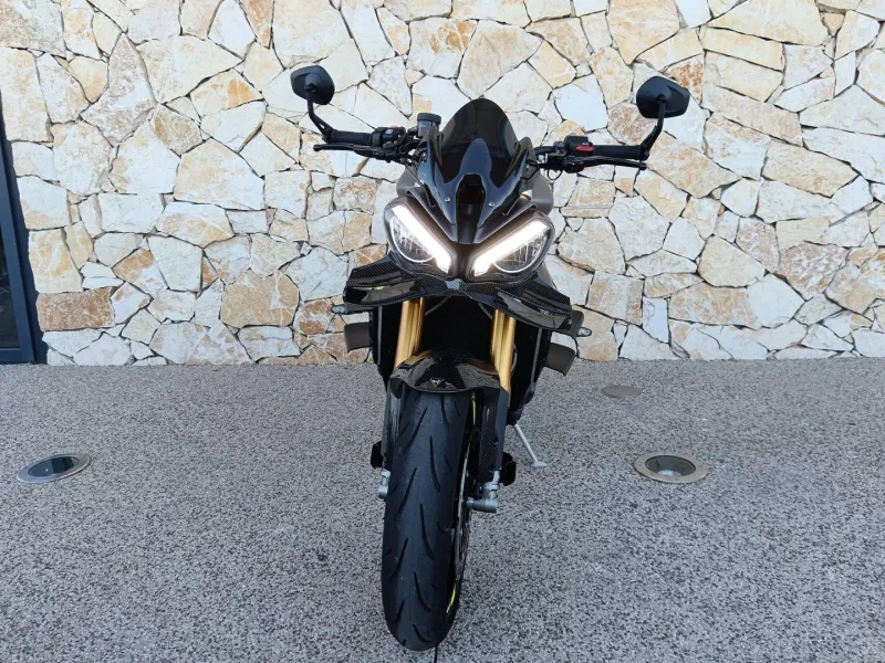 TRIUMPH TRIPLE 1200 RS .