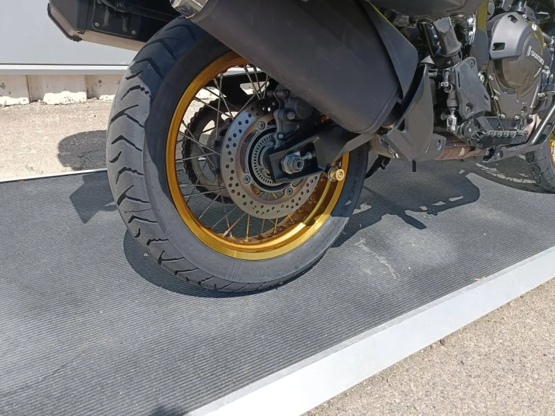 SUZUKI 800 DE