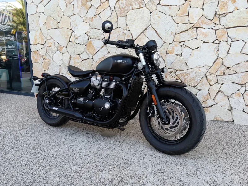 TRIUMPH Bobber 1200 Black 230 km + vince&hines