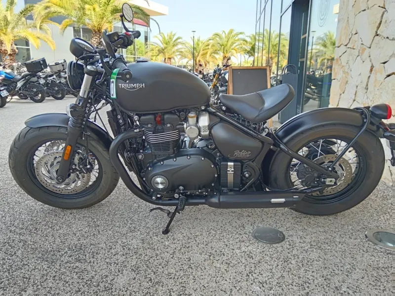 TRIUMPH Bobber 1200 Black 230 km + vince&hines