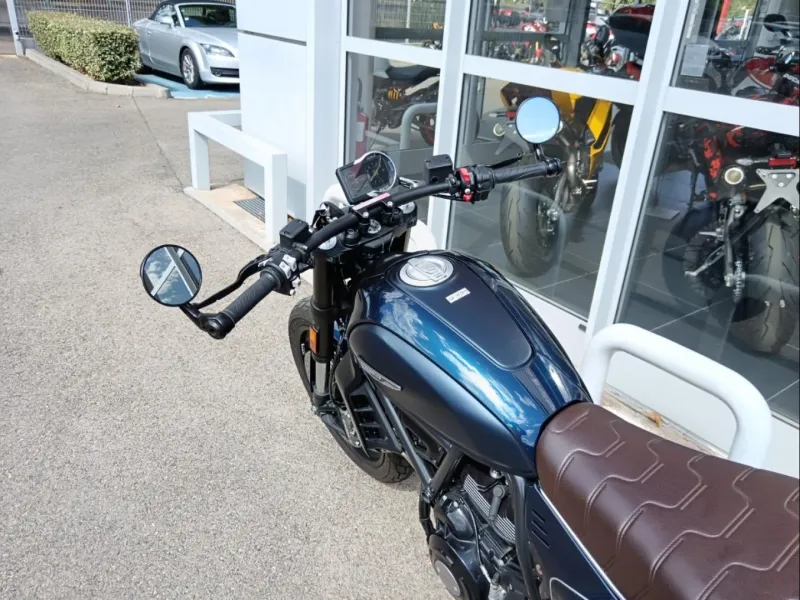 DUCATI 800 Nightshift