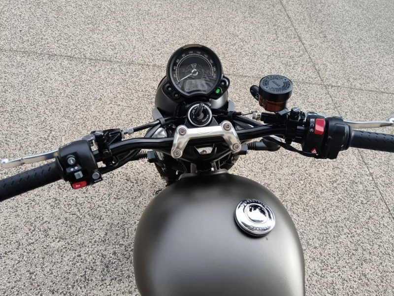 TRIUMPH 900 65cv + options