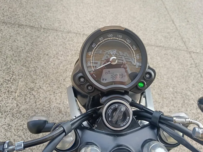 TRIUMPH 900 65cv + options