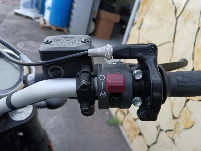 DUCATI 800  Throttle ABS