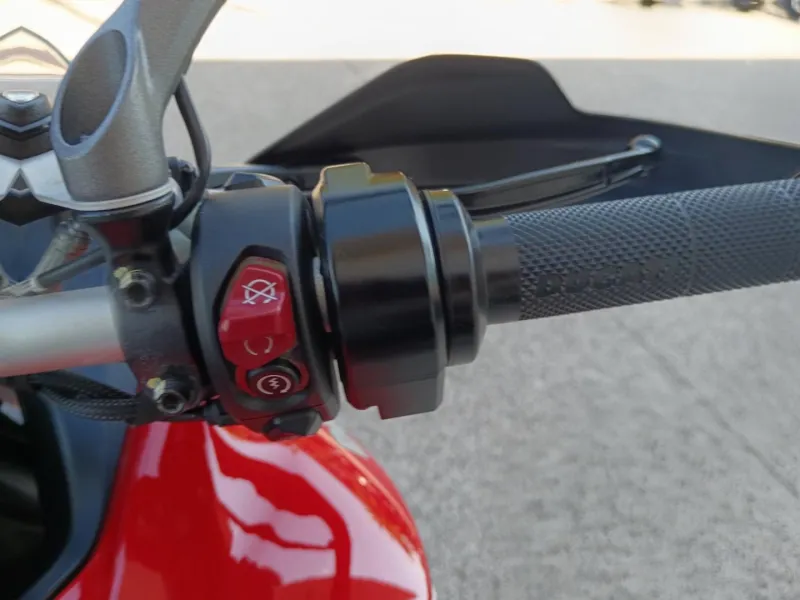 DUCATI V4 S  Travel & Radar