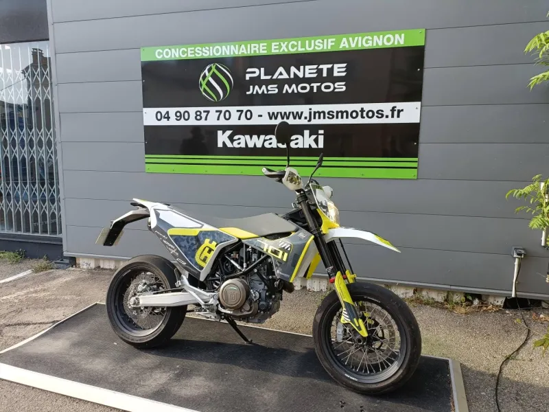 HUSQVARNA Supermoto POT AKRAPOVIC A SASIR (701 SM)