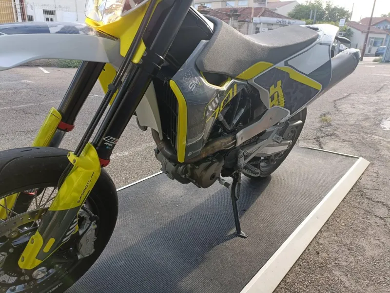 HUSQVARNA Supermoto POT AKRAPOVIC A SASIR (701 SM)