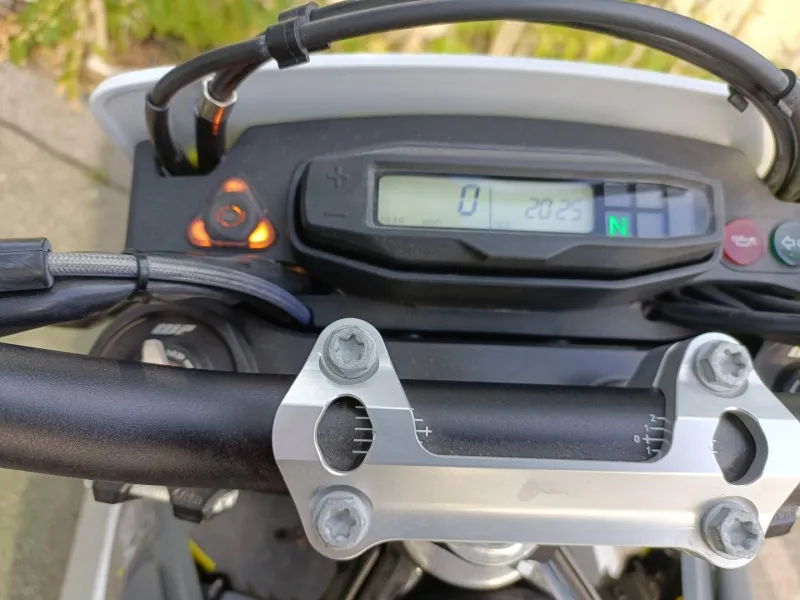 HUSQVARNA Supermoto POT AKRAPOVIC A SASIR (701 SM)