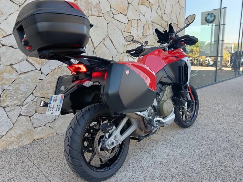 DUCATI V4 S Travel & Radar