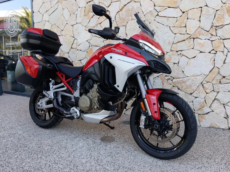 DUCATI V4 S Travel & Radar