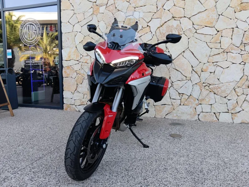 DUCATI V4 S Travel & Radar