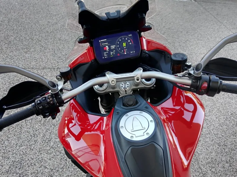 DUCATI V4 S Travel & Radar