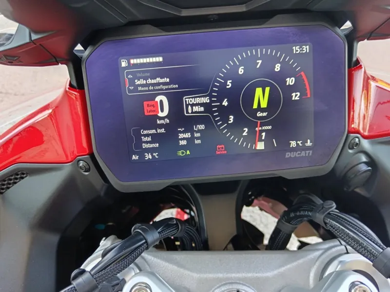 DUCATI V4 S Travel & Radar