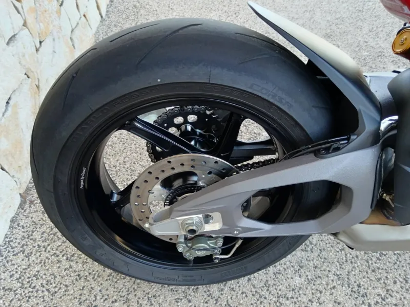 DUCATI 1103 V4 S