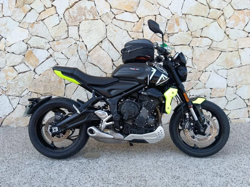 TRIUMPH 660  A2 + OPTIONS