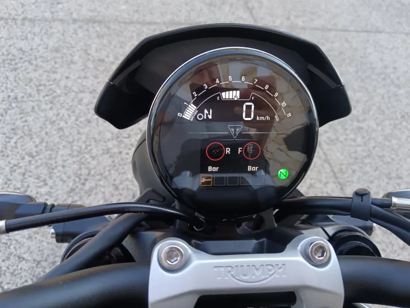 TRIUMPH 660  A2 + OPTIONS