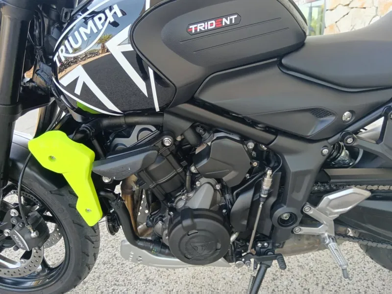 TRIUMPH 660  A2 + OPTIONS