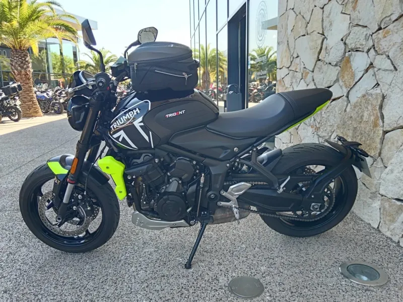 TRIUMPH 660  A2 + OPTIONS