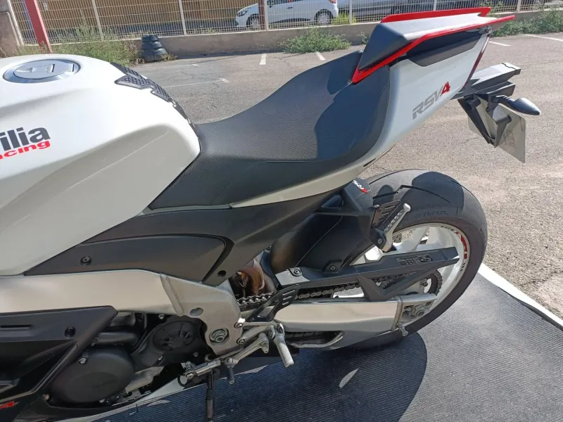APRILIA 1100 POT AKRAPOVIC