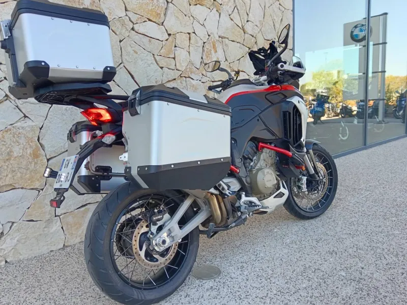 DUCATI V4 Rally 1160 Adventure Travel & Radar