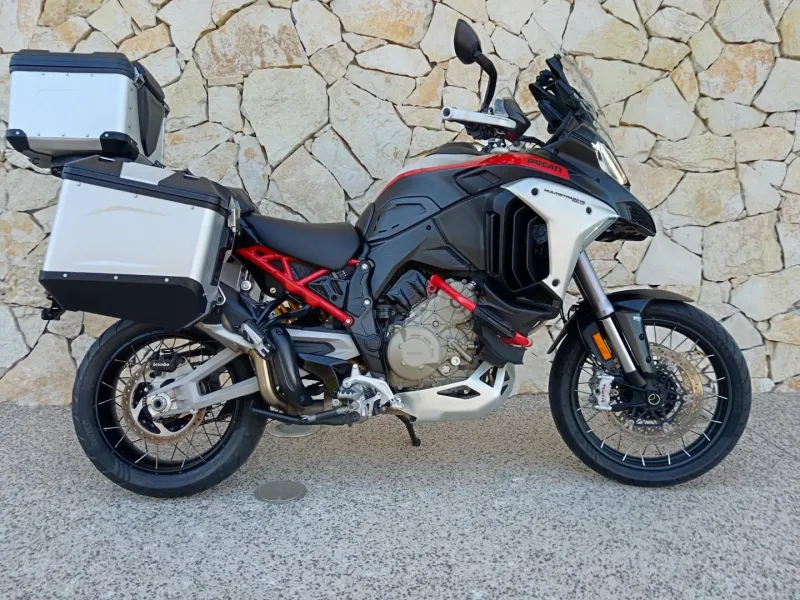 DUCATI V4 Rally 1160 Adventure Travel & Radar