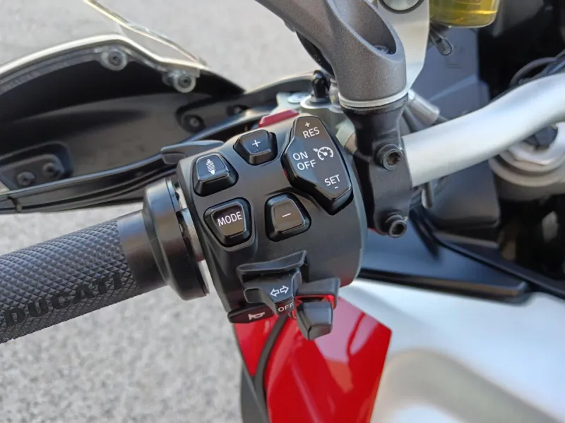 DUCATI V4 Rally 1160 Adventure Travel & Radar